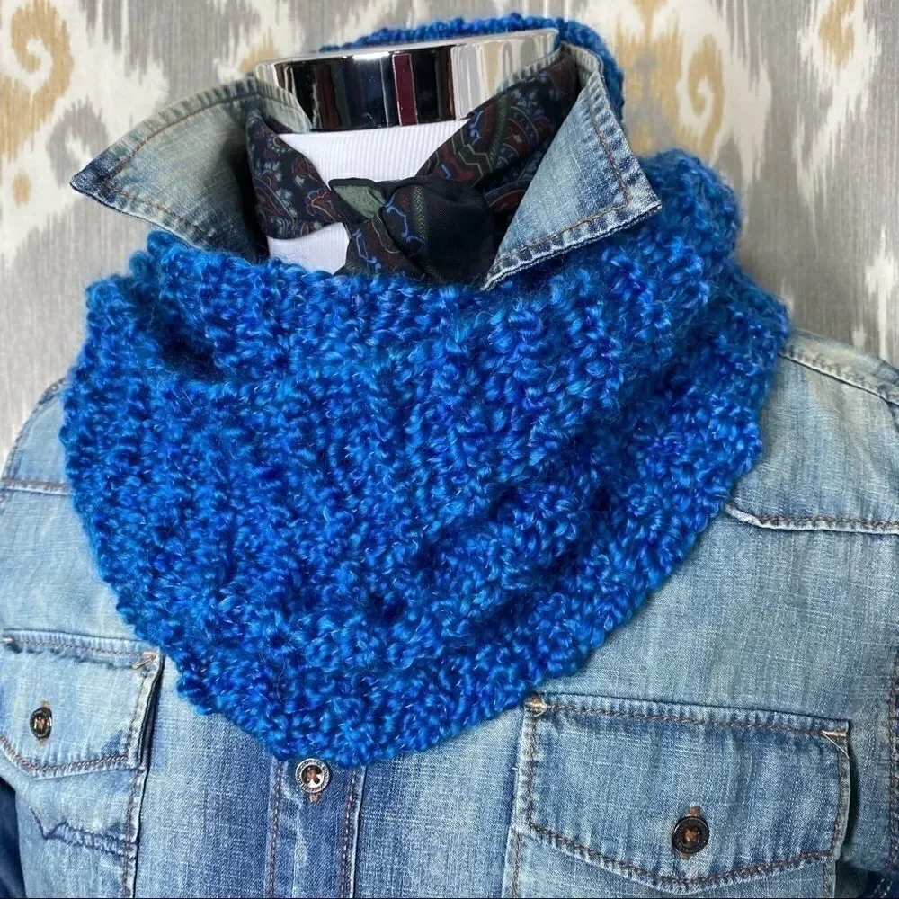 Unisex Hand-knit Oblong Blue Scarf